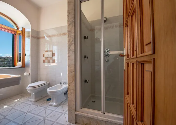 Dragone Hideaway Villa *